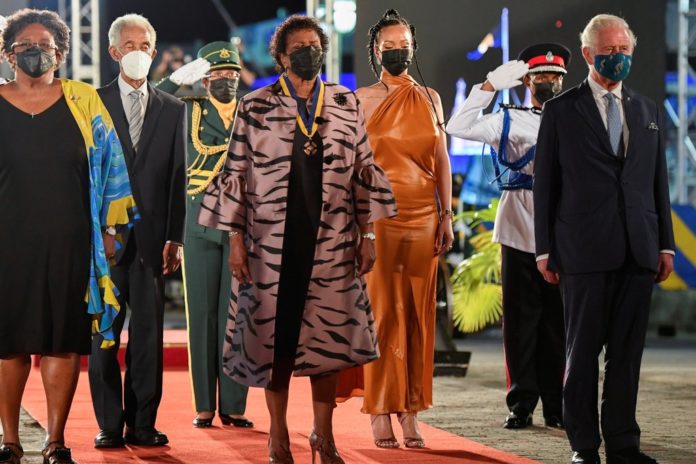 Nationalheldin und Abschied: Rihanna und Prinz Charles auf Barbados
