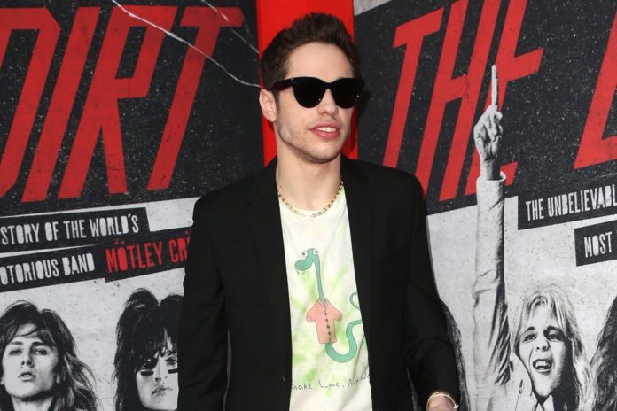 US-Komiker Pete Davidson verlässt Pete Davidson wurde für seine umstrittenen Äußerungen in