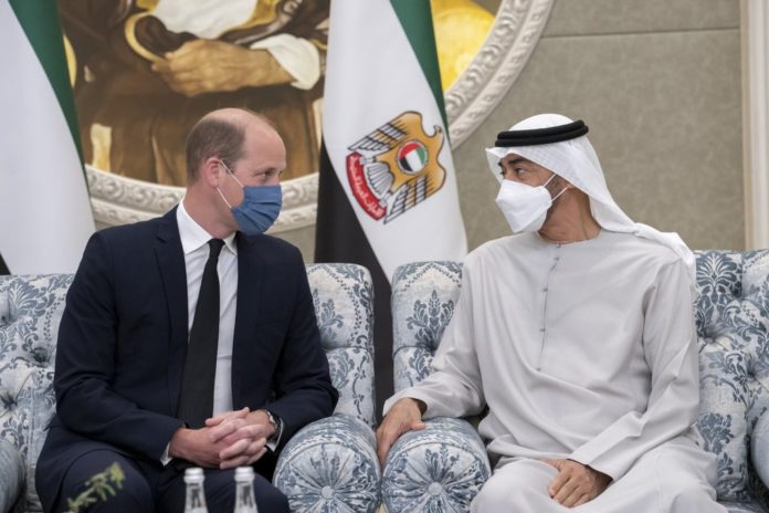 Prinz William im Gespräch mit dem neuen Präsidenten der Vereinigten Arabischen Emirate. / Source: getty/Anadolu Agency / Anadolu Agency via Getty Images