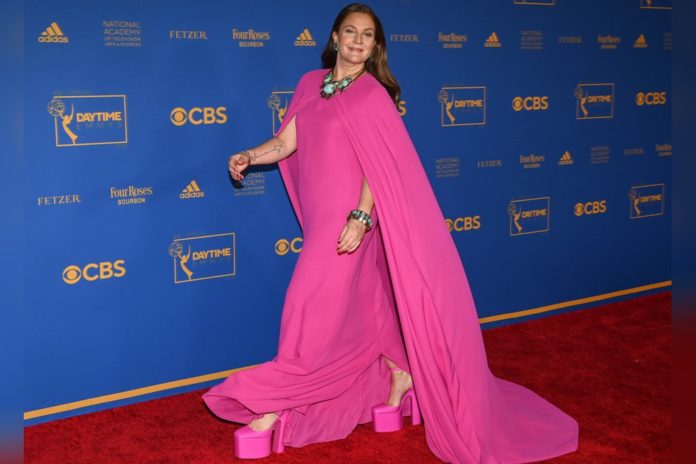 Mut zur Farbe: US-Star Drew Barrymore begeistert als Lady in Pink