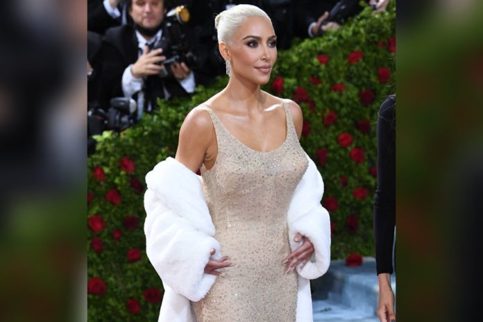 Monroe-Kleid beschädigt? Kim Kardashian schafft Gerüchte aus der Welt