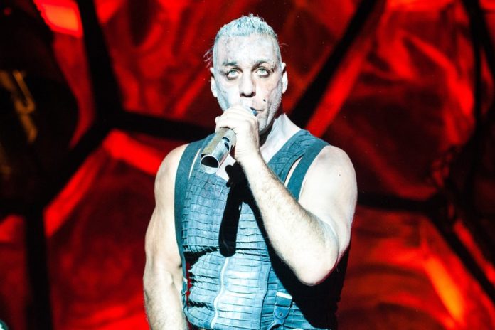 Till Lindemann ist momentan mit Rammstein auf Tour. / Source: Yulia Grigoryeva/Shutterstock.com