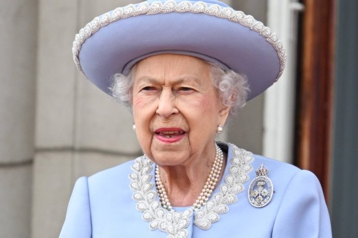 Queen Elizabeth II. musste im Dezember 2021 einen Schock überwinden. / Source: imago images /i Images
