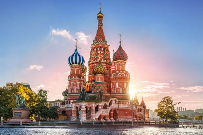 Russland ist gerade kein beliebtes Reiseziel bei den Deutschen. / Source: Baturina Yuliya/Shutterstock