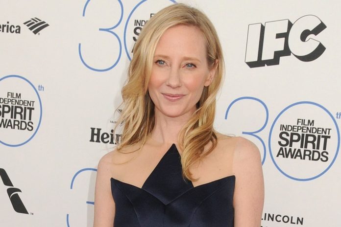 Sprecher bestätigt: US-Star Anne Heche ist hirntot Anne Heche hatte vergangene Woche einen schweren Autounfall. / Source: Byron Purvis/AdMedia/ImageCollect