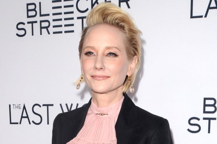 Familie und Freunde nehmen Abschied von Anne Heche