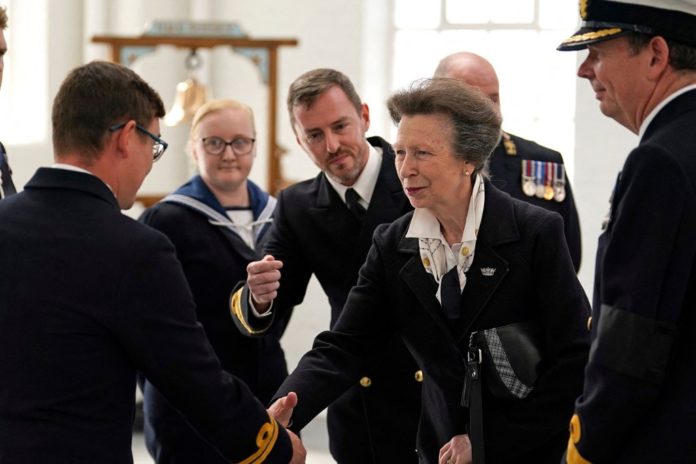 Prinzessin Anne bei ihrem Besuch am Marinestützpunkt Portsmouth. / Source: ANDREW MATTHEWS/POOL/AFP/Getty Images