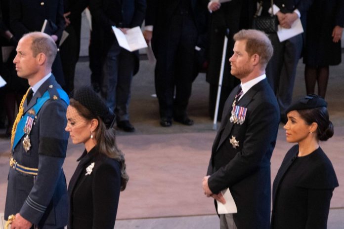 Auch beim Staatsbegräbnis der Queen herrschte zwischen Harry, Meghan und den Royals Eiszeit. / Source: imago images/i Images