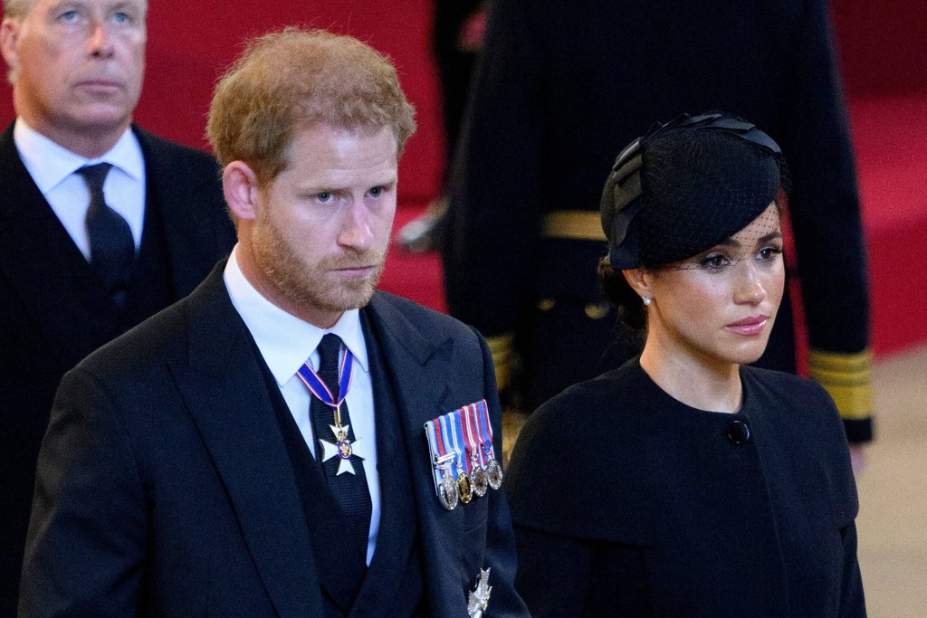 Prinz Harry und Herzogin Meghan trauern um die Queen. / Source: imago images/i Images
