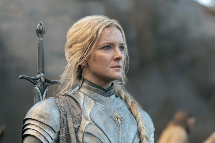 Die walisische Darstellerin Morfydd Clark als Elbin Galadriel in