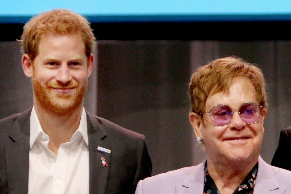 Prinz Harry und Elton John gehen gemeinsam gegen Zeitungsverlag vor. / Source: imago/PPE