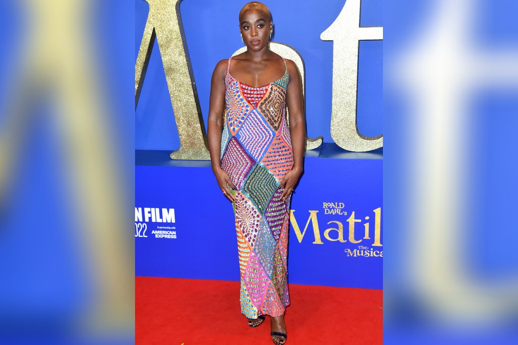 Lashana Lynch beweist Mut zur Farbe. / Source: imago images/PA Images