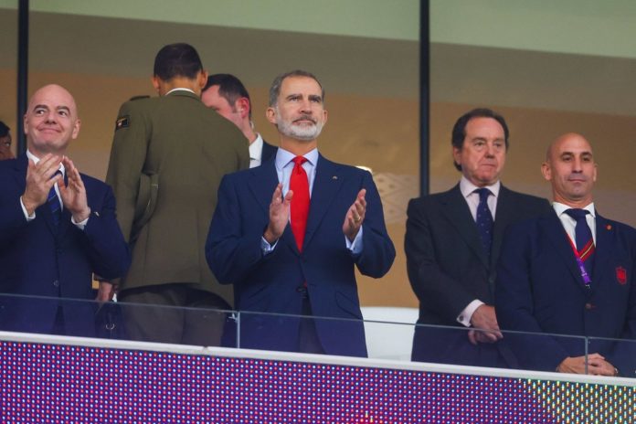 König Felipe VI. unterstützte Spanien beim WM-Spiel