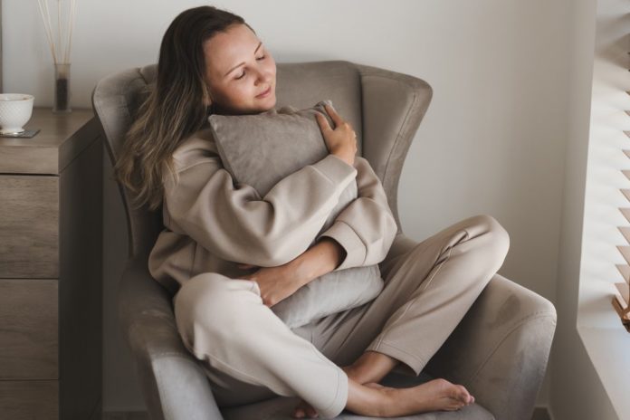 Stylisch entspannen: Kuschel-Outfit für einen entspannten Sonntag