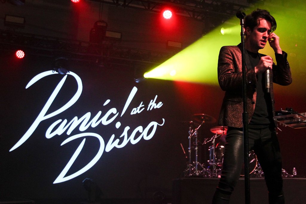 Brendon Urie hat das Ende seiner Band Panic! At The Disco bekannt gegeben. / Source: 2018 Debby Wong/Shutterstock.com