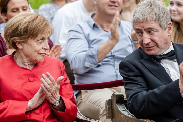 Nach Quotenerfolg: Wird es einen weiteren Miss Merkel (Katharina Thalbach) und Ehemann Joachim Sauer (Thorsten Merten) in