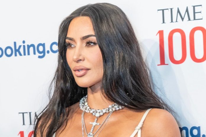 Kim Kardashian: Sie bereitet sich auf ihre erste große Filmrolle vor Kim Kardashian ist vielleicht bald in einer Hauptrolle in einem neuen Film zu sehen. / Source: lev radin/Shutterstock
