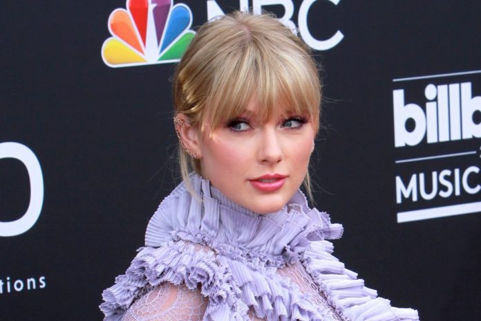 Taylor Swift ist zurück auf der Bühne. / Source: Kathy Hutchins/Shutterstock