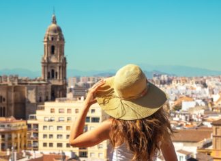 Expat-Ranking: Wo Auswanderer gerne leben und wo nicht Málaga ist unter Expats die beliebteste Stadt der Welt. / Source: margouillat photo/Shutterstock.com