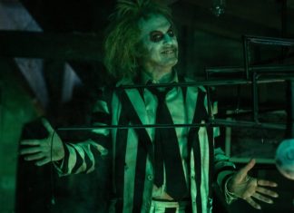 “Beetlejuice Beetlejuice”: Das verrät der neue Grusel-Trailer Jemand hat seinen Namen dreimal ausgesprochen: Michael Keaton ist als Poltergeist Beetlejuice zurück. / Source: © 2023 Warner Bros. Entertainment Inc./Parisa Taghizadeh