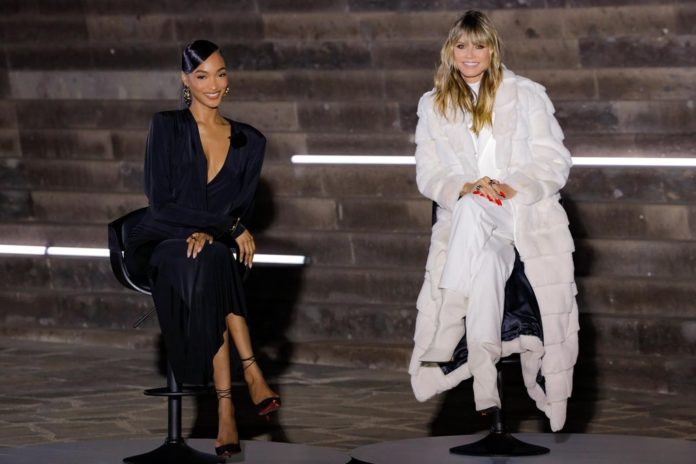 Siebte dieses Mal mit Heidi bei den Models aus: Gast-Jurorin und Supermodel Jourdan Dunn (l.) / Source: © ProSieben / Richard Hübner