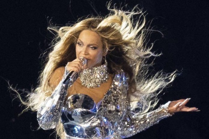 Ließ für das neue Album die Hüllen fallen: Beyoncé / Source: imago/Cover-Images