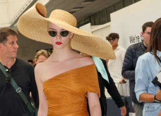 Glamouröse Ankunft: Anya Taylor-Joy am Flughafen in Cannes