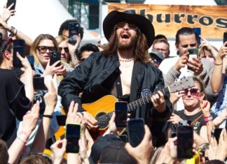 Mitten auf dem Alexanderplatz: Jared Leto gibt Überraschungskonzert