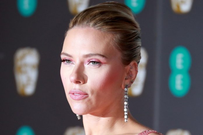 Schauspielerin Scarlett Johansson ist derzeit inmitten einer Kontroverse um Künstliche Intelligenz. / Source: Cubankite/Shutterstock.com