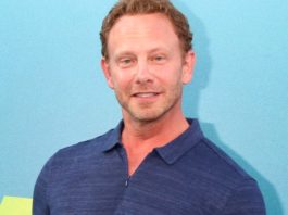 Ian Ziering geriet am Silvestertag 2023 mit einer Gruppe auf Minibikes aneinander. / Source: Kathy Hutchins/Shutterstock.com