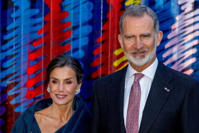Letizia und Felipe mussten sich zu Beginn ihrer Liebe gegen etliche Zweifler behaupten - und auch als Königspaar stehen sie vor so mancher Herausforderung. / Source: Action Press/Royal Press Europe