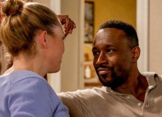 Das passiert heute in den Soaps "Rote Rosen": Hendrik muss erkennen, dass sein Sohn Joe nicht ehrlich war. / Source: NDR