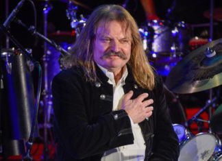 Leslie Mandoki und seine Soulmates erwecken analoge Welt zum Leben Leslie Mandoki gründete 1993 die Mandoki Soulmates um seine musikalischen Leidenschaften zu verbinden. / Source: IMAGO/Zeppo