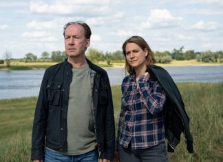 TV-Tipps am Samstag "Wendland: Stiller und der rote Faden": Jakob Stiller (Ulrich Noethen) und Kira Engelmann (Bettina Burchard) ermitteln in einem Mordfall. / Source: ZDF/Georges Pauly