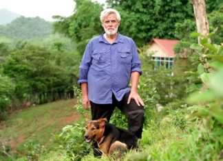 “Bauer sucht Frau International”: RTL zieht bei Kandidat Konsequenzen "Bauer sucht Frau International": Andreas aus Guatemala ist schon verheiratet. / Source: RTL / Maria Heymer