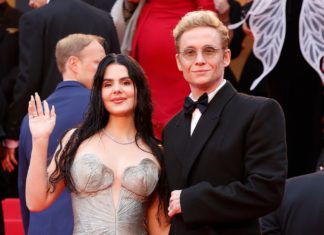 Matthias Schweighöfer und Ruby O. Fee legen eleganten Auftritt hin