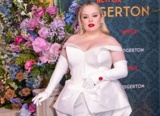 “Bridgerton”-Staffel drei ist da: Der Style von Nicola Coughlan Nicola Coughlan steht in der neuen "Bridgerton"-Staffel als Penelope Featherington alias Lady Whistledown im Mittelpunkt der Serie. / Source: imago/ZUMA Wire