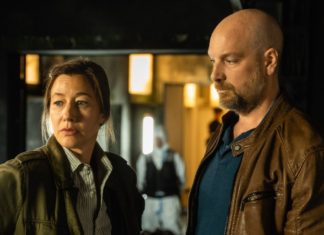 TV-Tipps am Sonntag "Polizeiruf 110: Funkensommer": Kriminalhauptkommissarin Cris Blohm (Johanna Wokalek) und ihr Kollege Dennis Eden (Stephan Zinner) am Tatort. / Source: BR/Sappralot Productions GmbH/Alexander Fischerkoesen