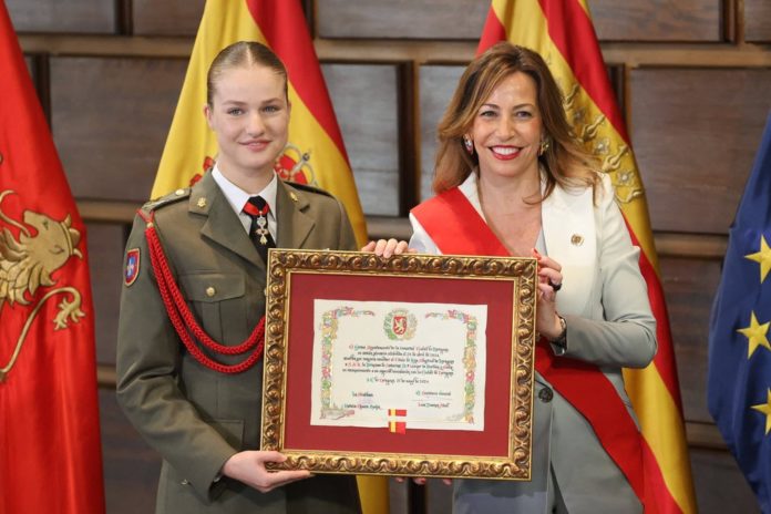 Prinzessin Leonor ist jetzt Ehrenbürgerin. / Source: imago/ABACAPRESS