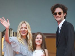 Strahlende Patchworkfamilie: Sienna Miller mit Tochter Marlowe und ihrem Lebensgefährten Oli Green. / Source: ddp