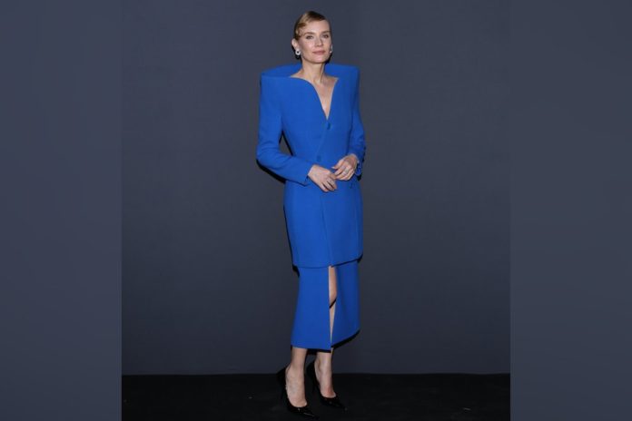 Schauspielerin Diane Kruger in ihrem blauen Balenciaga-Kostüm / Source: getty/Vittorio Zunino Celotto/Getty Images for Kering