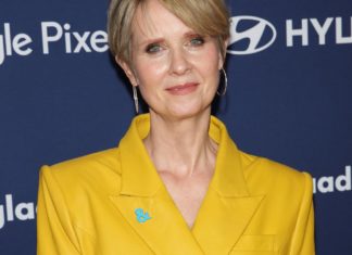 Cynthia Nixon: Auch “Sex and the City” wurde früher heftig kritisiert "Frauen reden nicht so über Sex": Die aus "Sex and the City" und "And Just Like That..." bekannte Darstellerin Cynthia Nixon hat sich an frühe Kritik an der HBO-Serie zurückerinnert. / Source: J. Lingo/AdMedia/ImageCollect