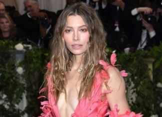 Sie macht kurzen Prozess: Jessica Biel überrascht mit neuer Frisur Bei der Met Gala hatte Jessica Biel noch ihre langen, haselnussbraunen Wellen. / Source: imago/ZUMA Wire