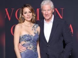 Alejandra Silva und Richard Gere bei der "Women in Cinema"-Gala in Cannes 2024. / Source: getty/Daniele Venturelli /Getty Images for Red Sea International Film Festival