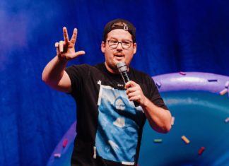 Chris Tall sitzt bei “The Masked Singer”-Finale im Rateteam Chris Tall ist im "The Masked Singer"-Finale dabei. / Source: IMAGO/Marten Ronneburg