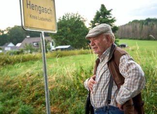 Abschied bei “Mord mit Aussicht”: Michael Hanemann verlässt die Serie "Mord mit Aussicht": Das fiktive Dorf Hengasch verliert Grantler Hans Zielonka (Michael Hanemann). / Source: ARD/Frank Dicks