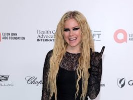 Um Avril Lavigne rankt sich eine wilde Theorie. / Source: IMAGO/Cover-Images