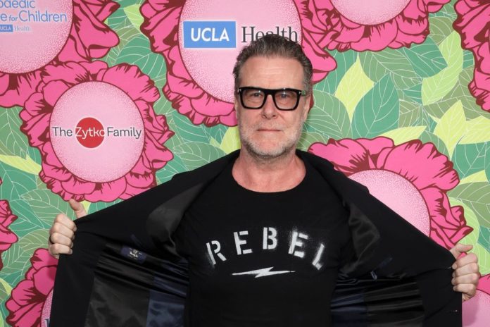 Dean McDermott macht seine Beziehung offiziell. / Source: IMAGO/Cover-Images