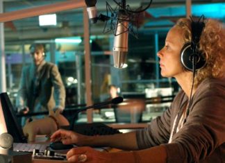 TV-Tipps am Mittwoch "Emma nach Mitternacht: Der Wolf und die sieben Geiseln": Emma Mayer (Katja Riemann) wird als psychologische Ratgeberin einer Call-In-Radiosendung ins kalte Wasser geworfen, als ihre Vorgängerin ausfällt. / Source: SWR/Johannes Krieg