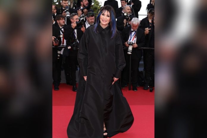 Iris Berben auf dem roten Teppich in Cannes. / Source: by Getty Images